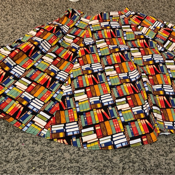 Eva Rose size large book print full skirt. - Picture 2 of 3